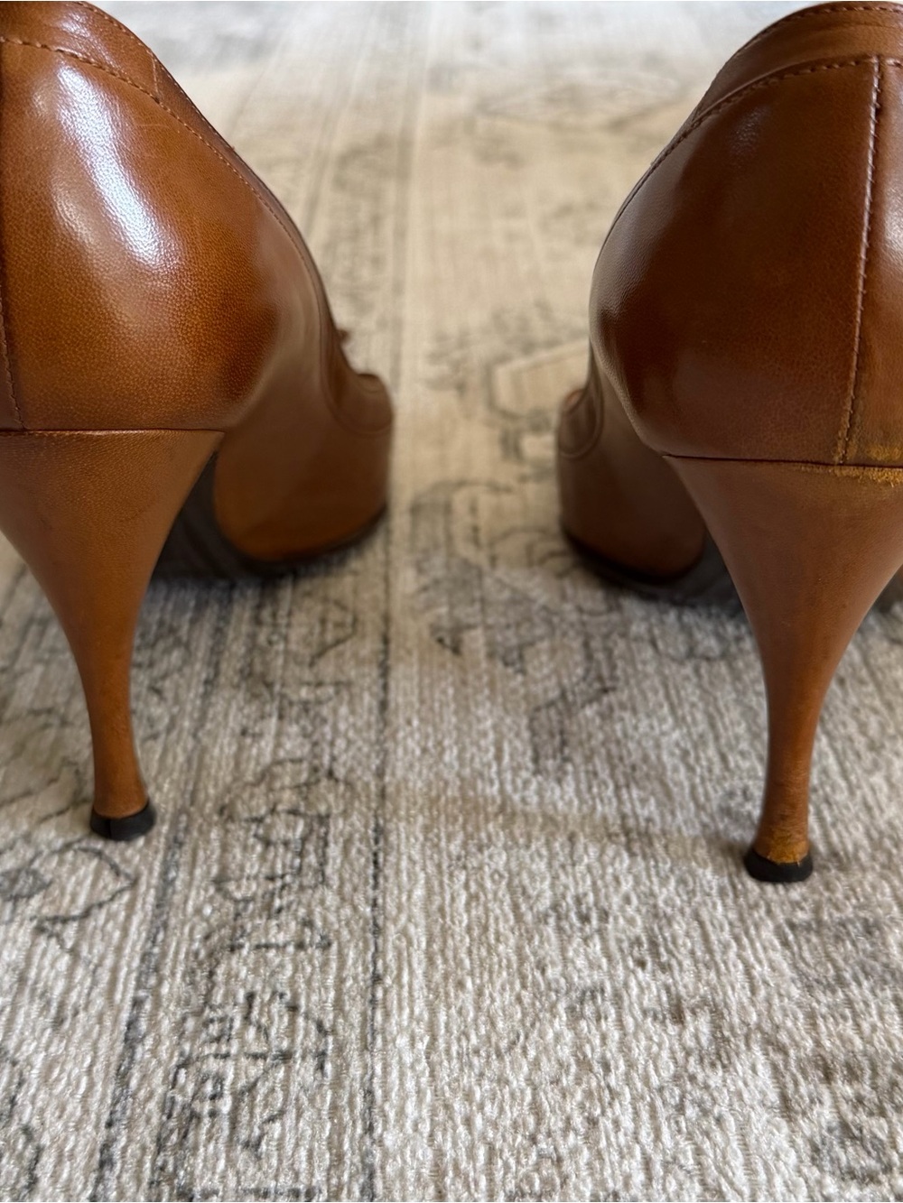 Sergio Rossi Tan Leather Pointed-Toe Pumps with Knot Detail - Picture 3 of 5